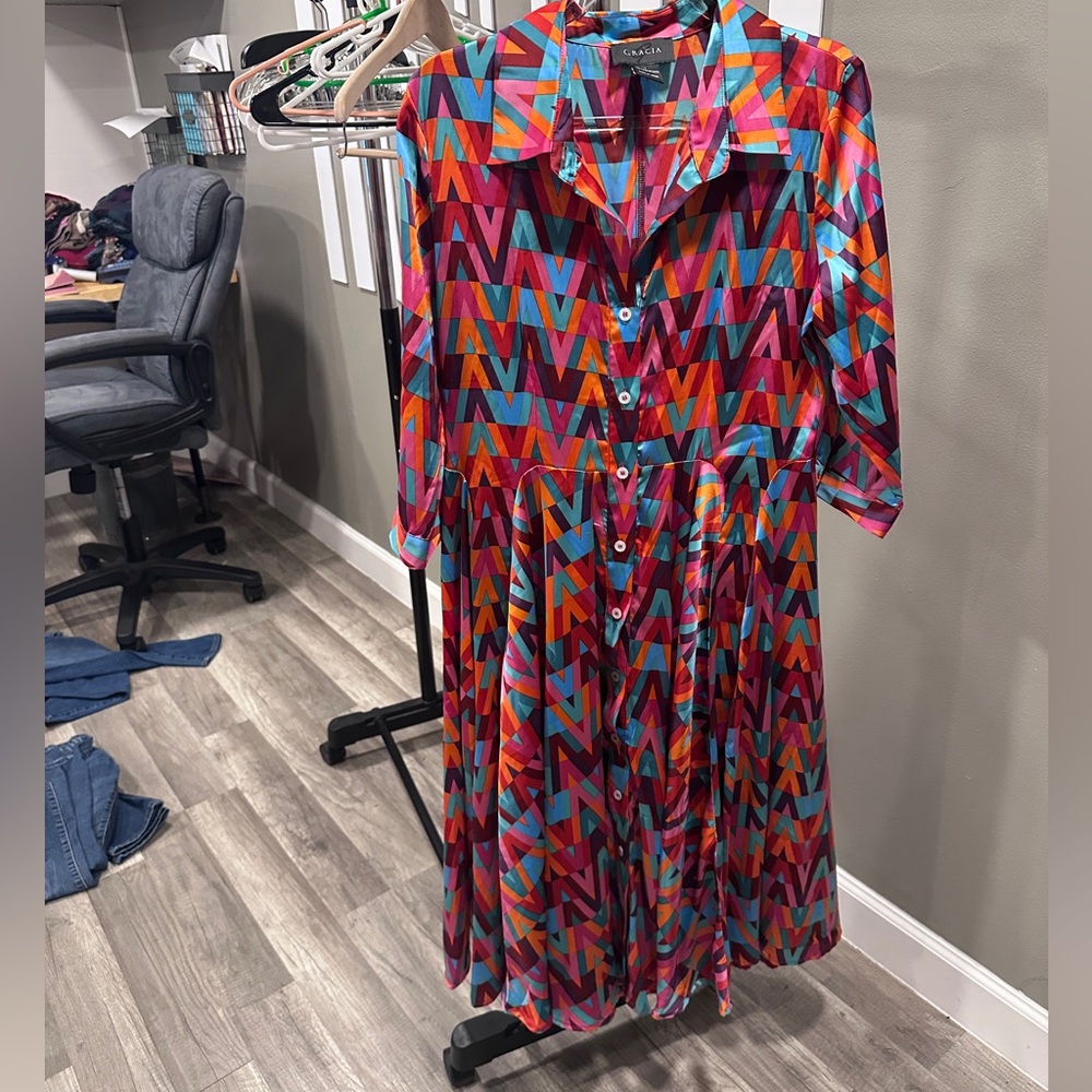 Garcia geometric shaped button down midi dress 
Woman’s size medium - Picture 3 of 6